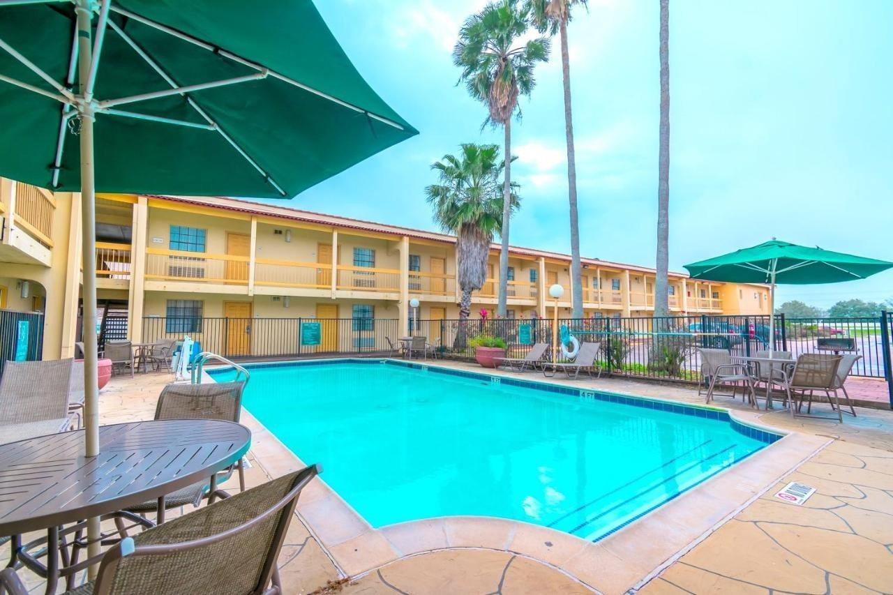 La Quinta Inn By Wyndham Clute Lake Jackson Exterior foto